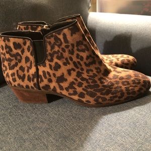 Used twice. Great condition. Without original box